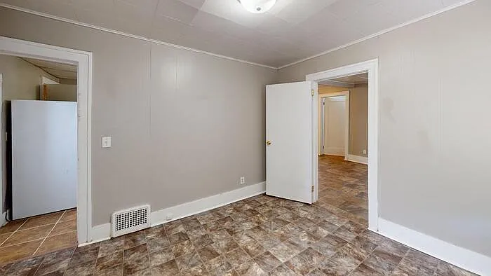 413 1/2 W Thayer Ave — Photo 11