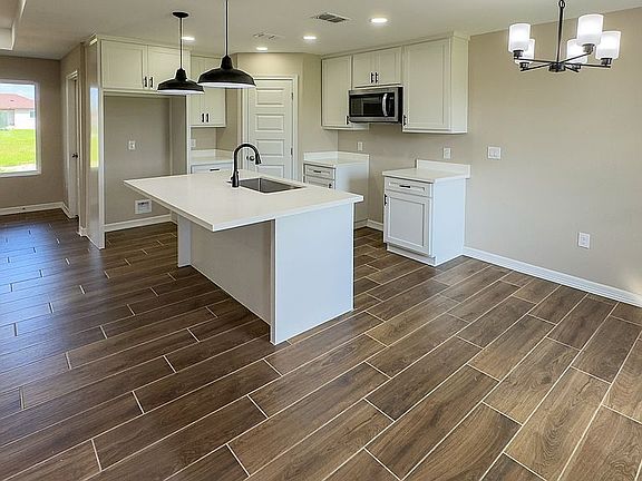 3rd image of 598 Carmelita Ln