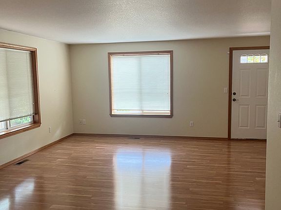 3rd image of 1805 8th Ave SE