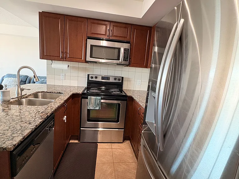60 Fairfax Cres #425 — Photo 10