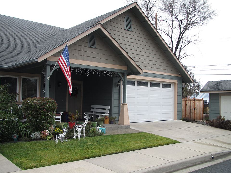 1st image of 802 SW Kinsington Ct