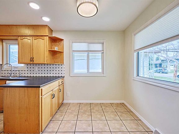 5th image of 2733 NE Brecken Rd NW