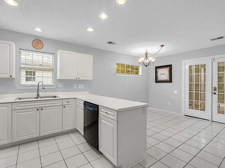 4887 Habersham Ln — Photo 11