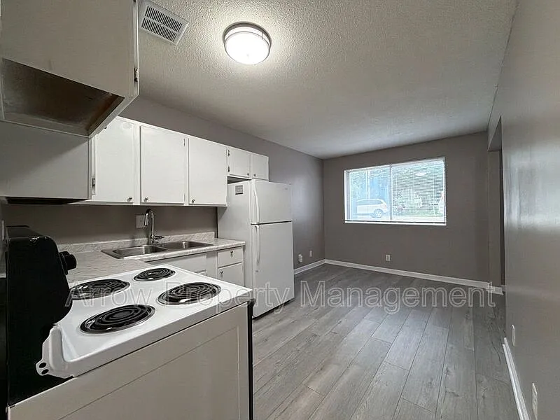 Studio, 1.0 bath, 440 sqft, $650 — Photo 2