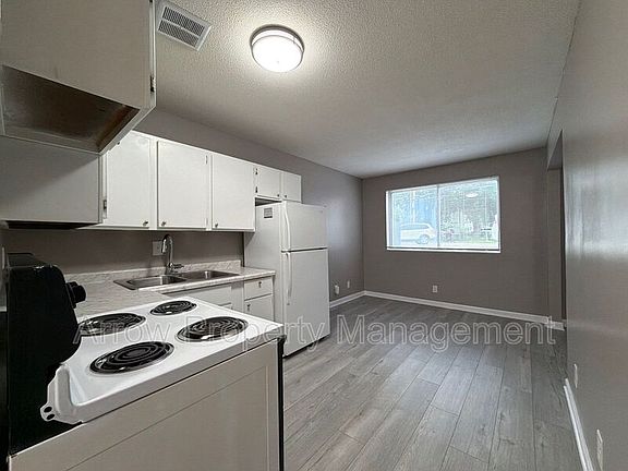 2nd image of 1111 E St #12