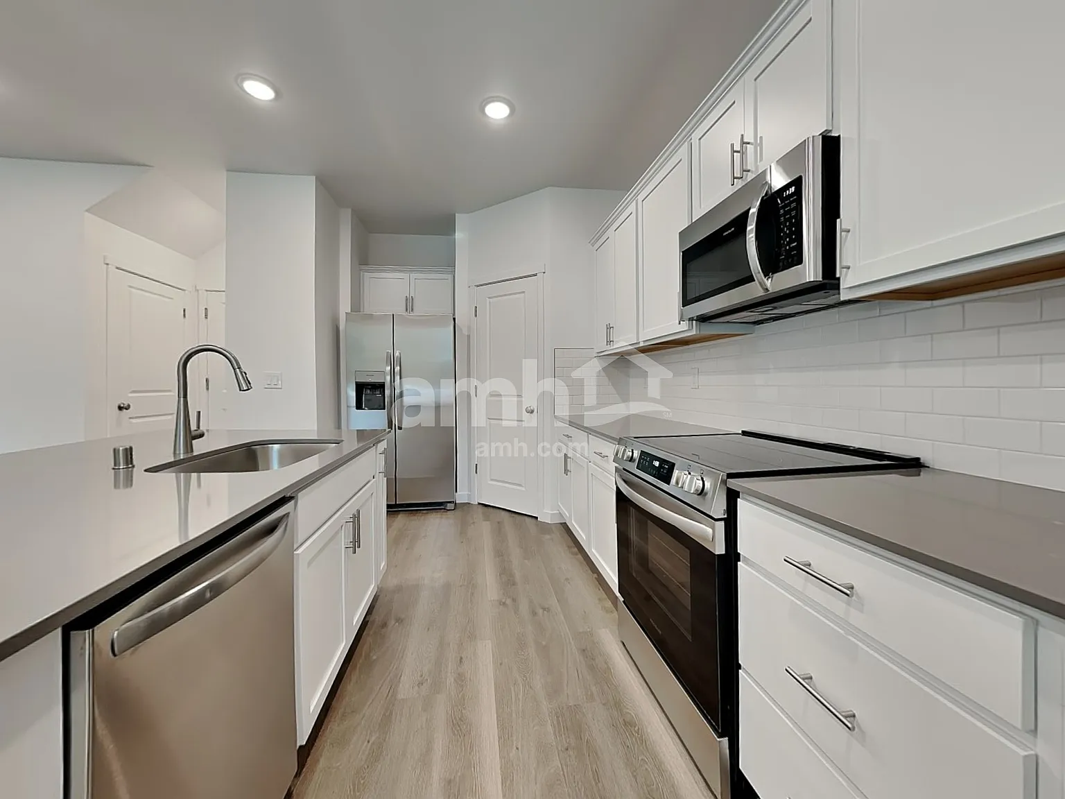4 bed, 2.5 bath, 1835 sqft, $3,020 — Photo 4