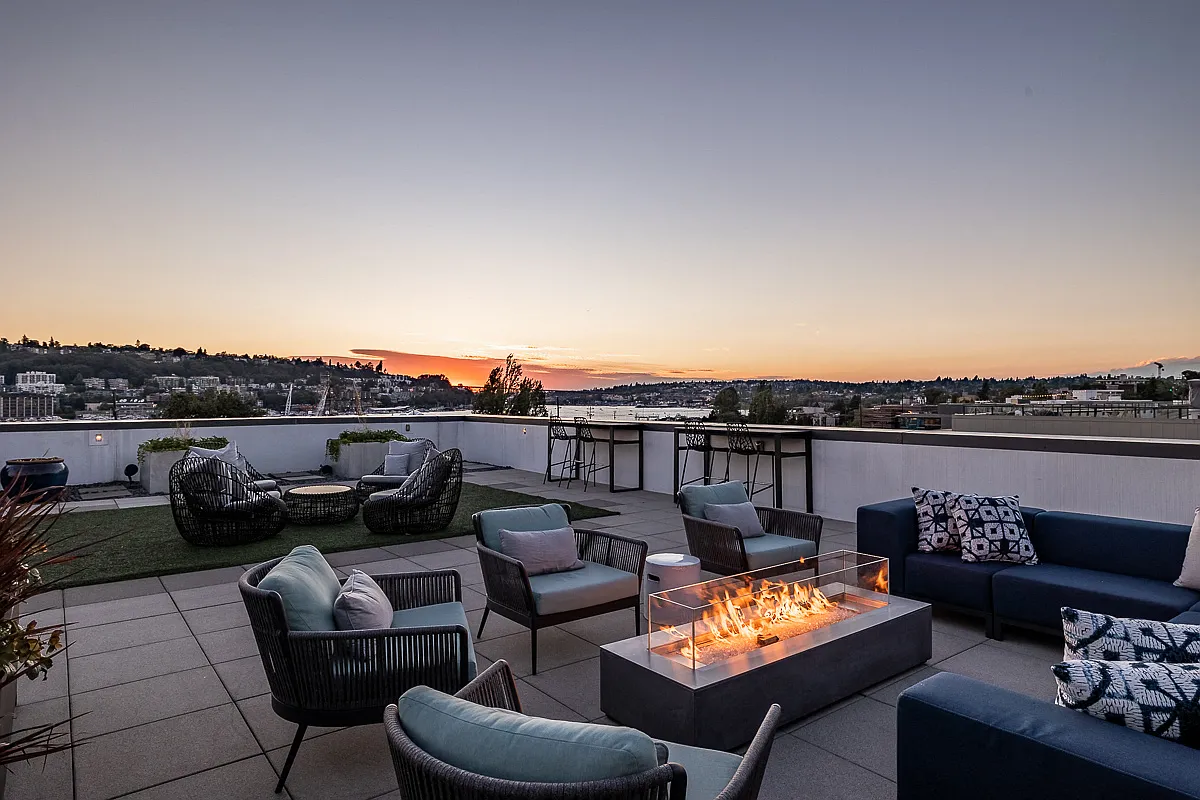 Equinox Apartments — Photo 1