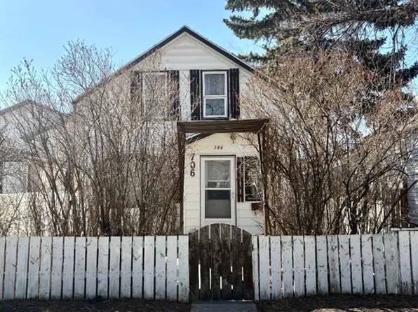 706 E 12th St N, Lethbridge, AB T1H 2H4