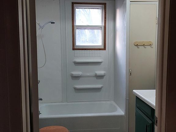 4th image of 4069 Evanston Ave