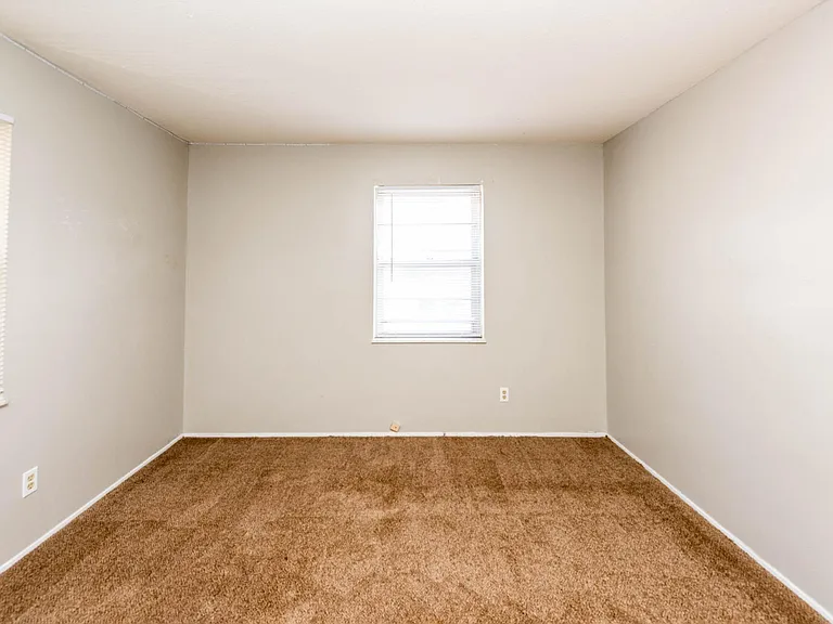 15 Regency Ct #15 — Photo 3