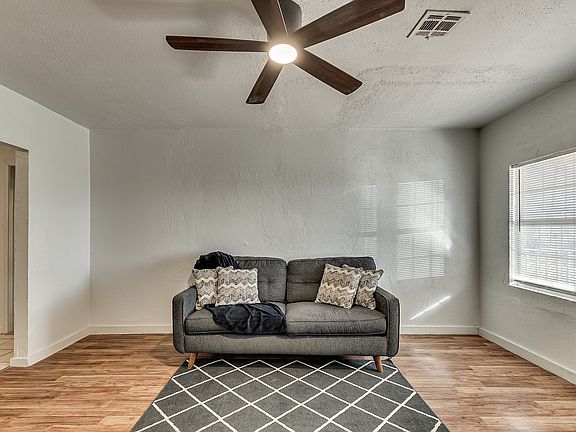 3rd image of 1229 N Meta Ave