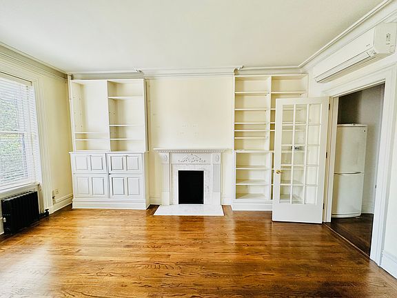 3rd image of 28 W 10th St APT 4R