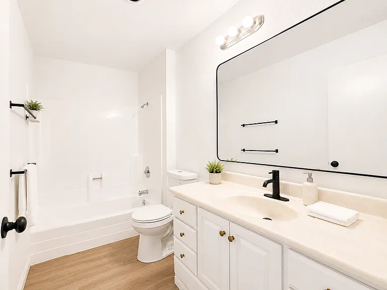 2545 Fairmount Ave #9 — Photo 9