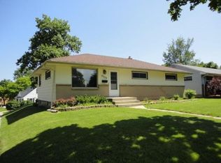 6353 W Kinnickinnic River Pkwy, Milwaukee, WI 53219