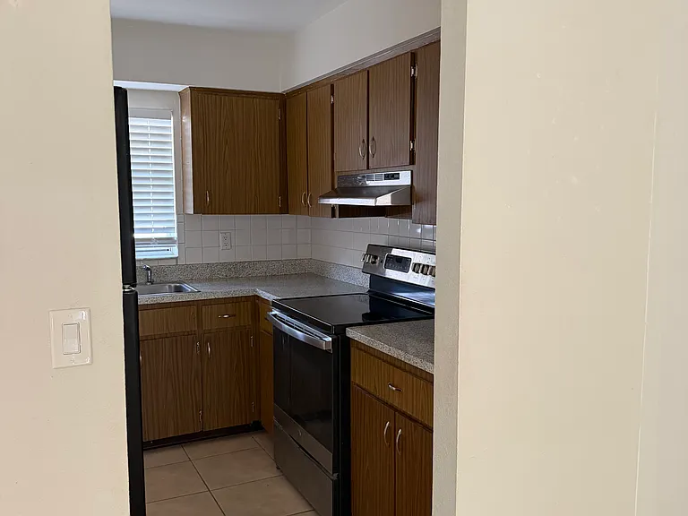 1025 S Ohio Ave #6 — Photo 5