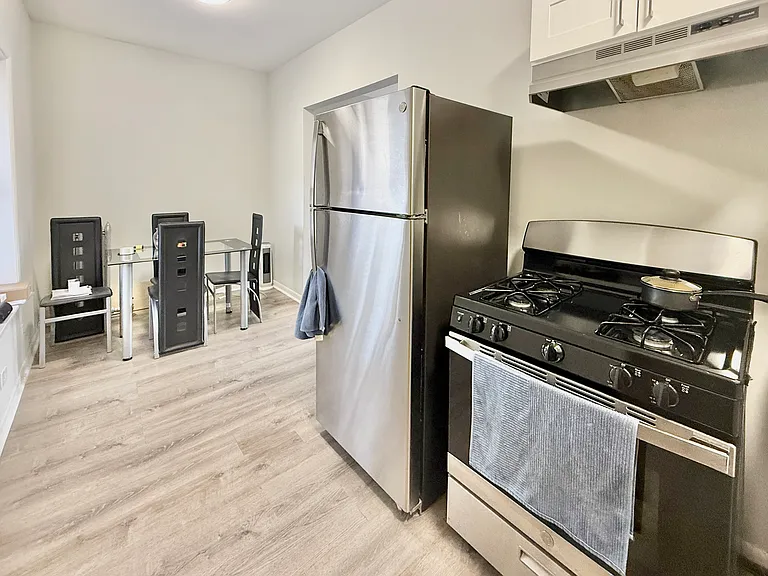 7637 N Rogers Ave #2E — Photo 6