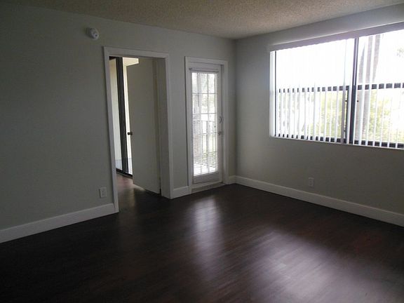 3rd image of 708 Executive Center Dr APT 26