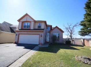4 Augusta Dr, Streamwood, IL