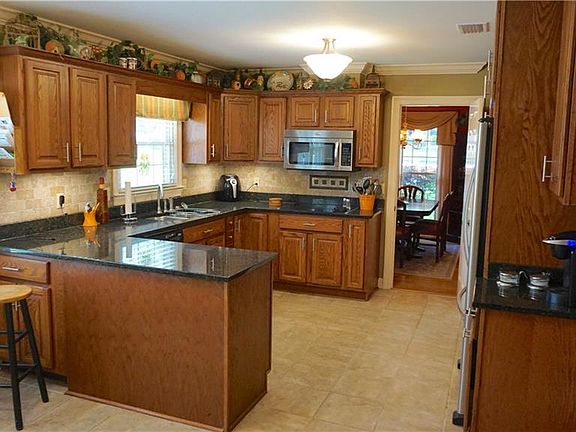 5th image of 1205 Westbury Dr