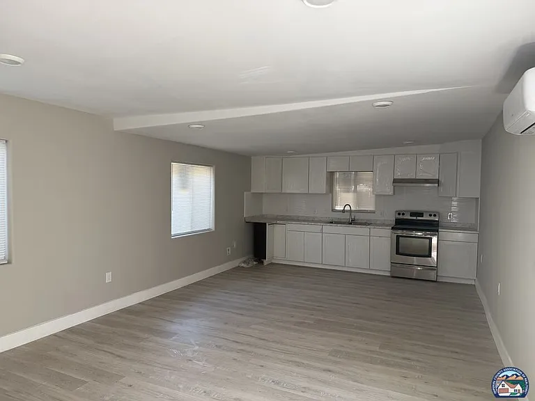 657 Vine St #2 — Photo 2