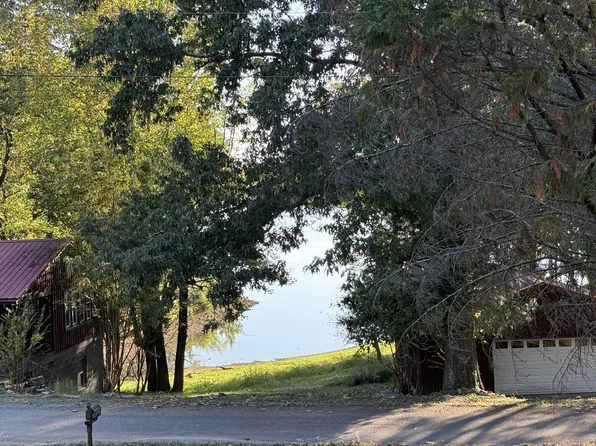 240 Doe Run Rd, Bumpus Mills, TN 37028