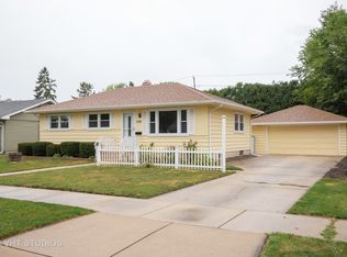 1541 Roanoak Ave, Aurora, IL 60506
