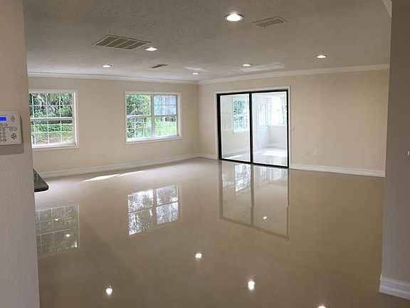 5th image of 1274 E Lake Shore Blvd