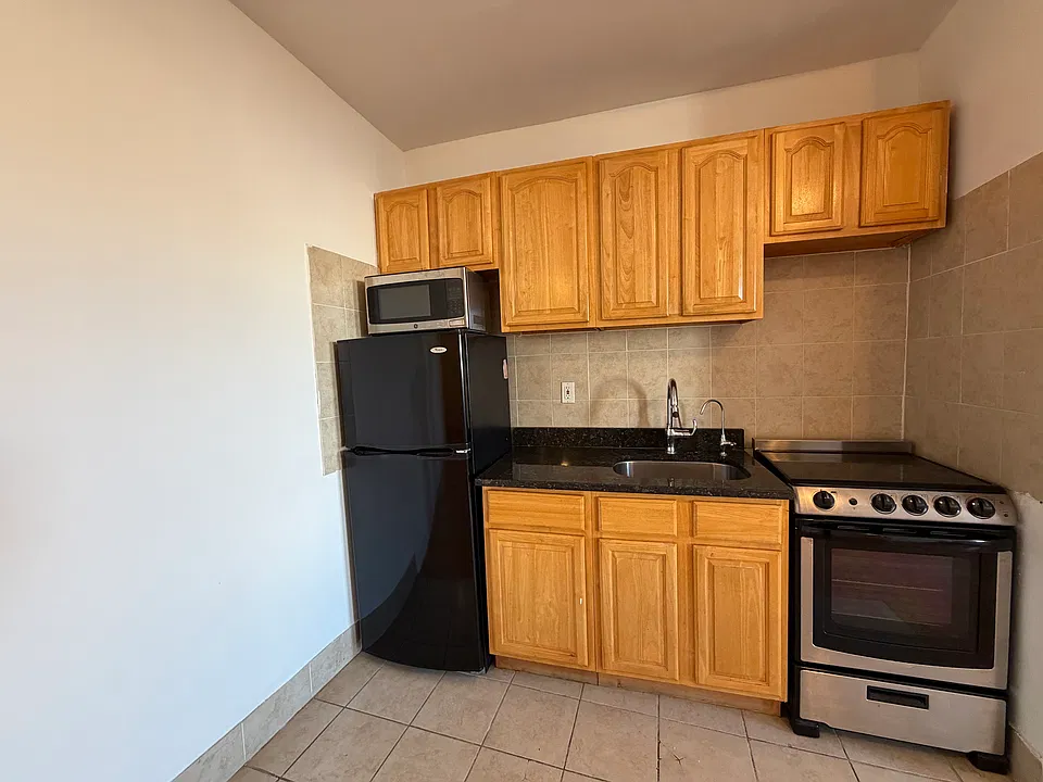 3085 Brighton 13th St #4L