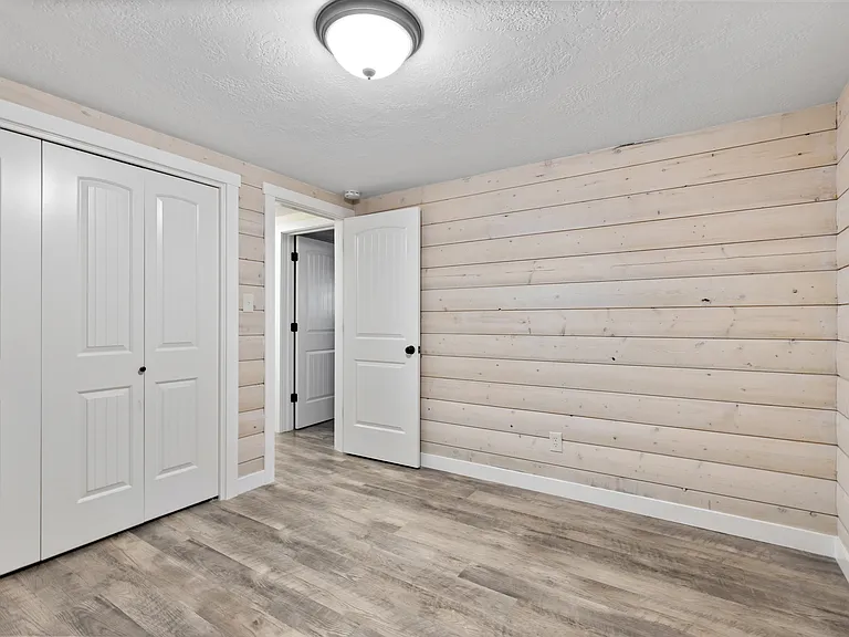 8 N 325 E — Photo 23