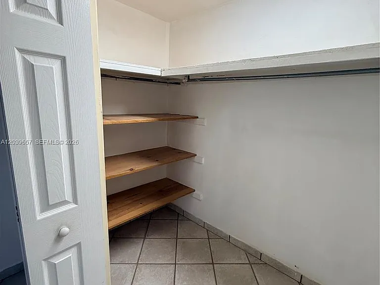 561 W 39th St — Photo 24