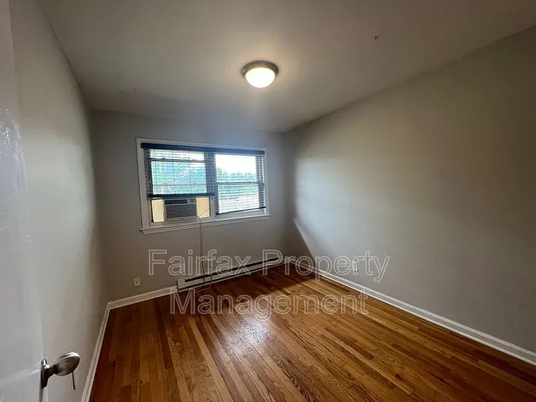 1931 Morehead Ave — Photo 9