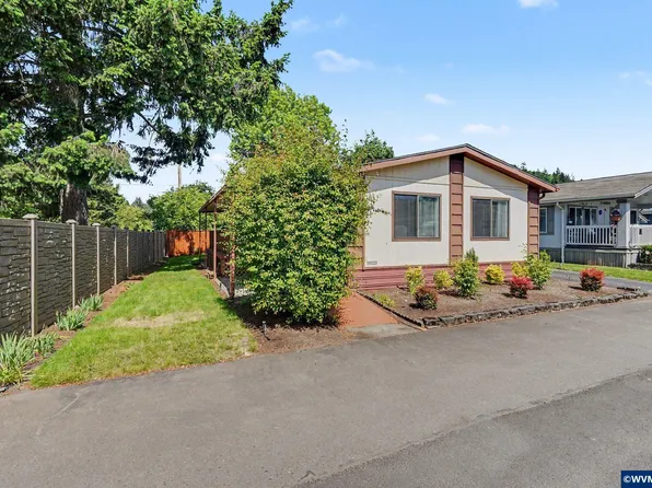 1307 S Water St Unit 2, Silverton, OR 97381