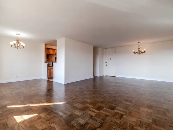 166-25 Powells Cove Boulevard image 18 of 33