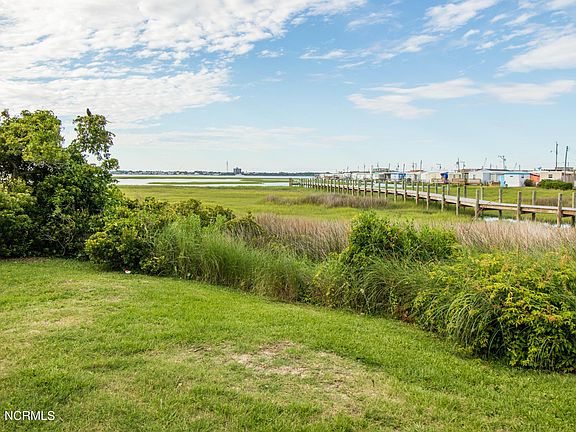 5th image of 125 Island Quay Dr