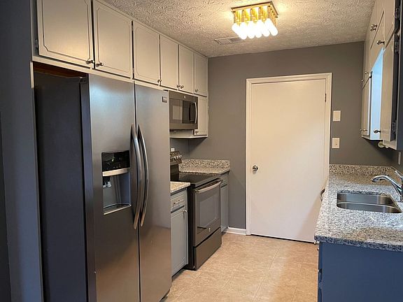 4th image of 425 Chase Dr #425