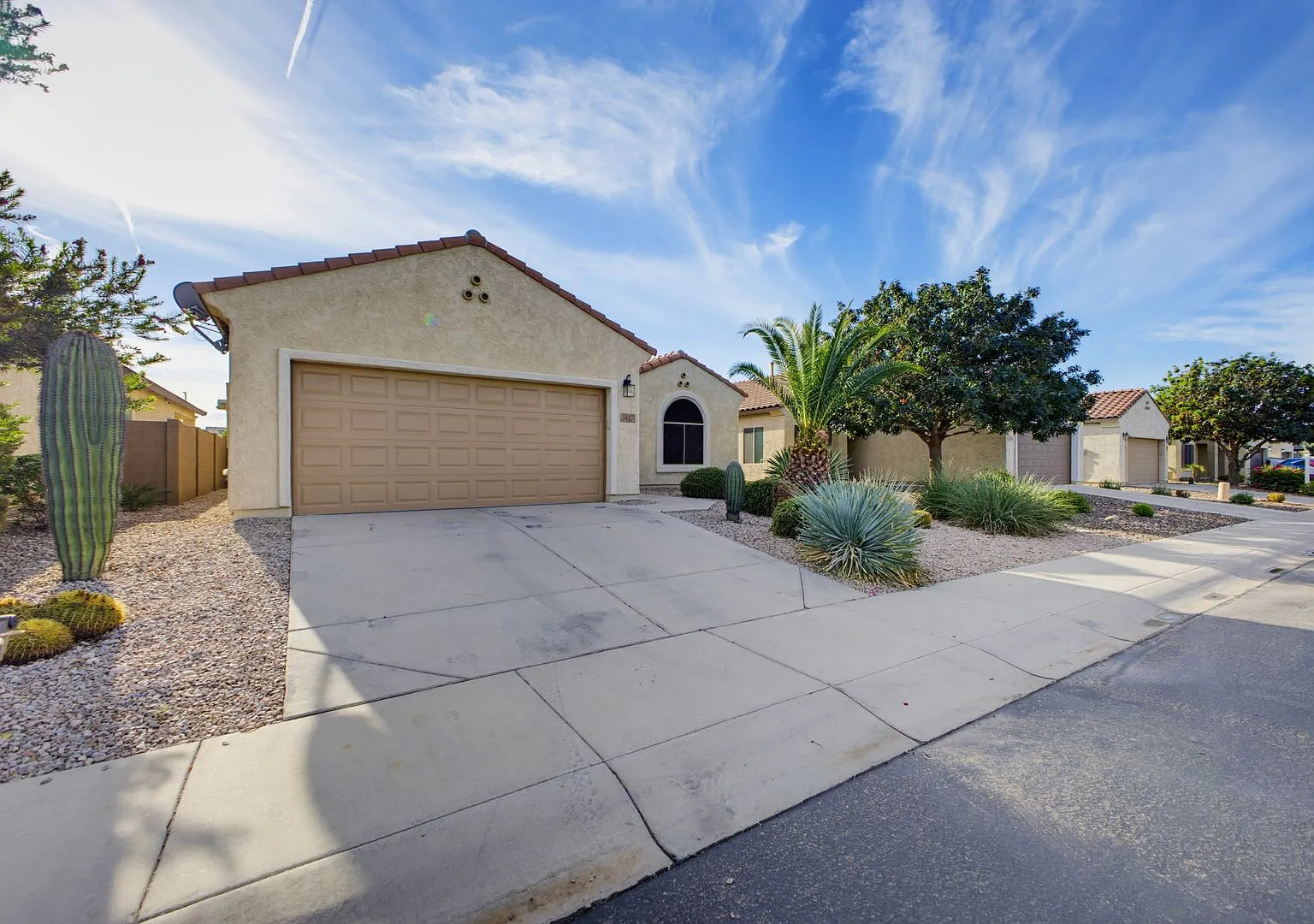 Lovely 3 Bed 2 Bath Home For Rent in Anthem at Merrill Ranch! — Photo 2