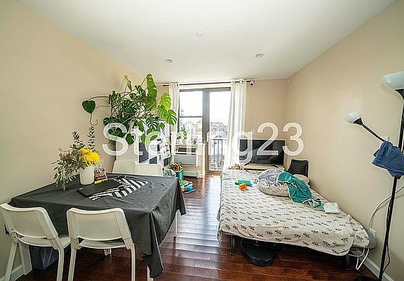5th image of 45 Hinckley Pl APT 4L