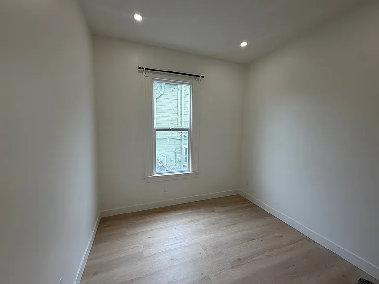 1826 Parker St — Photo 9
