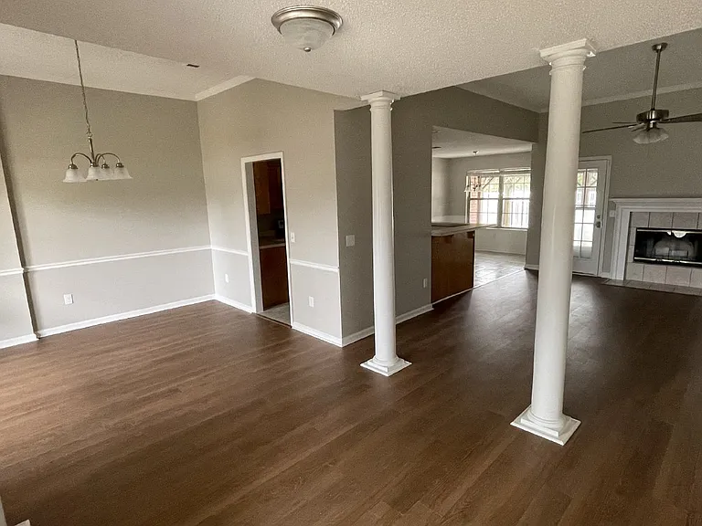 1952 Salisbury Way — Photo 2