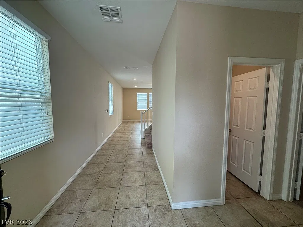 4 bed, 2.5 bath, 2331 sqft, $2,300 — Photo 3