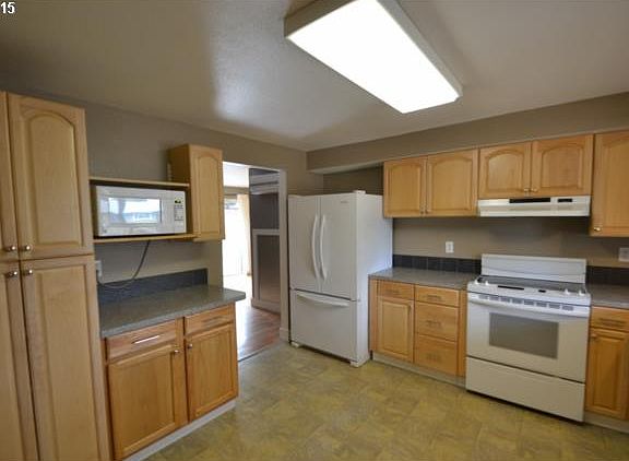 4th image of 309 SE 149th Ct