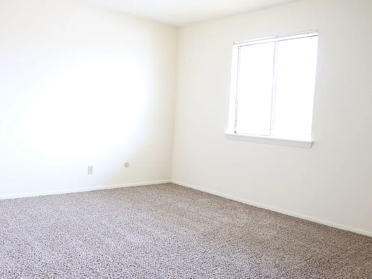 Kimberly Club Apartments — Photo 168