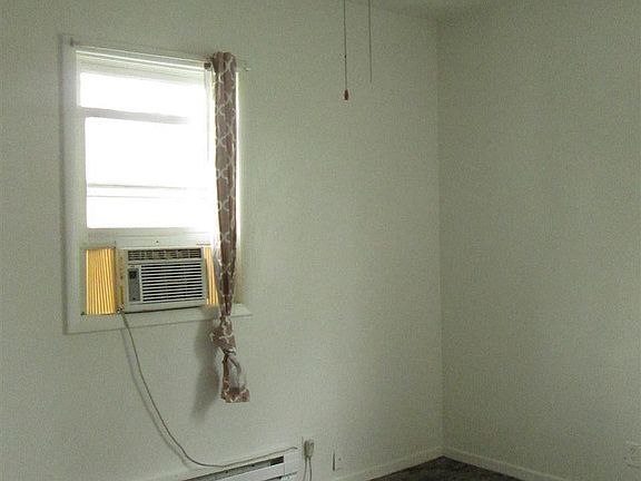 4th image of 920 NE Glendale Ave APT 4