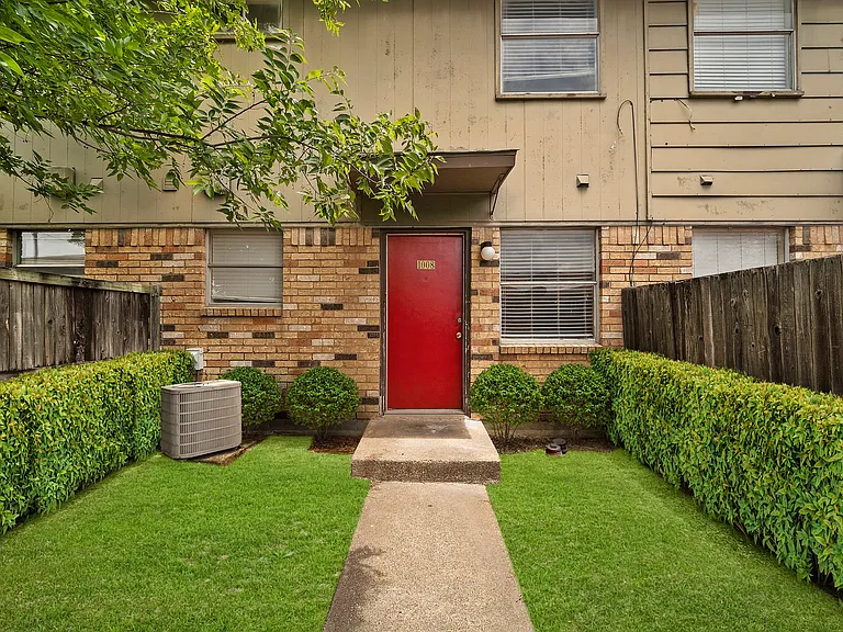 Westwood Townhomes — Photo 8