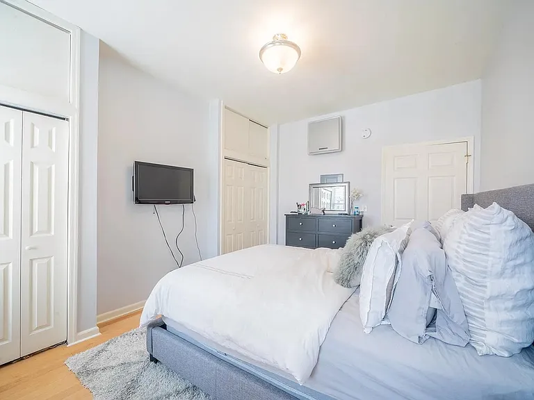 223 Monroe St #2 — Photo 6