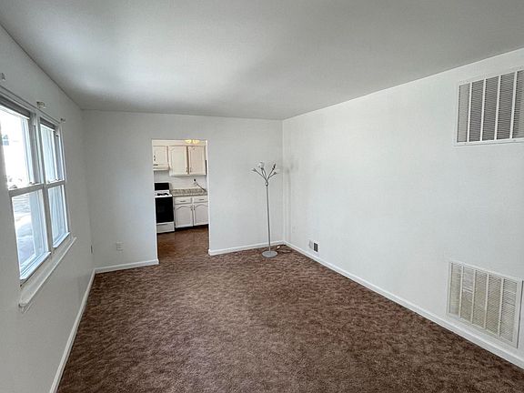 3rd image of 168 Regis Dr