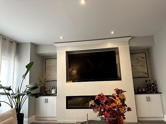 5th image of 369 Essa Rd #45