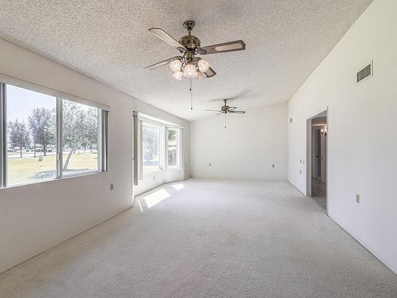 3rd image of 546 Leisure World