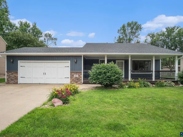 1601 E Keystone Dr, Brandon, SD 57005