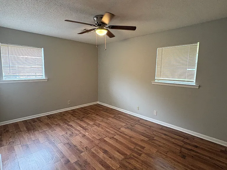 233 Dyas Dr — Photo 7